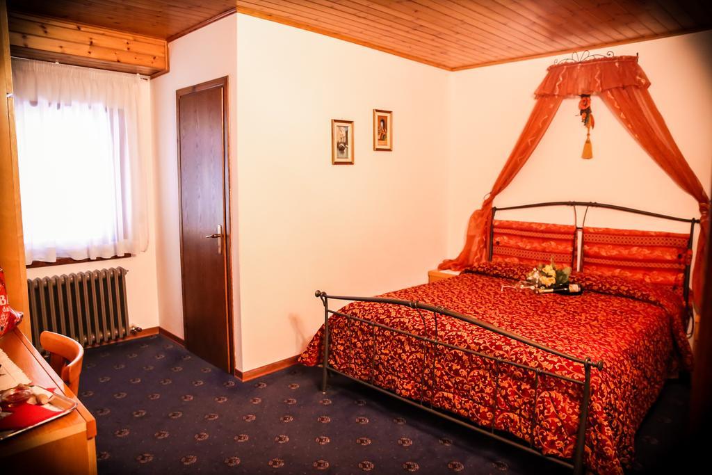 Villa Elena B&B Hotel San Martino Di Castrozza Exterior foto