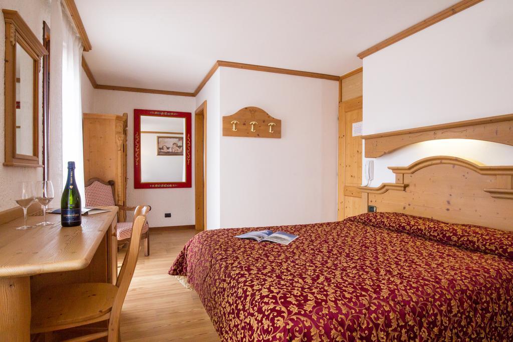 Villa Elena B&B Hotel San Martino Di Castrozza Exterior foto